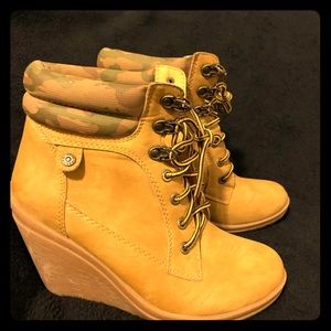Wheat wedge boots